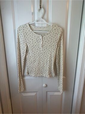 Pink Republic | Cream Floral Henley Long-Sleeve Top